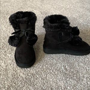 Girls fuzzy boots